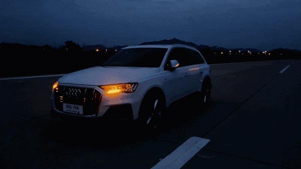 燈廠是否名副其實?扉旅汽車實測奧迪Q7鐳射大燈 燈廠是否名副其實?扉旅汽車實測奧迪Q7鐳射大燈