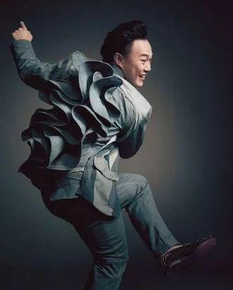 陳奕迅當年靠這首歌而走紅，如今演唱會上一開口眾人卻都起身離席