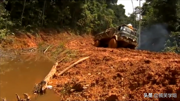 全地形四驅軍用卡車送貨，助手全程都在救援，120公里跑了2天2夜