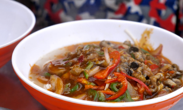 湖北路邊小破店，5年只用魚做招牌，環境不好消費高，吃的人還多