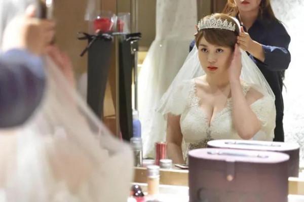 從未拜師趙本山，卻被力捧17年，“楊小燕”關婷娜究竟憑什麼？