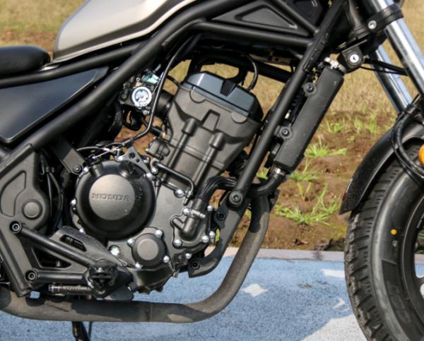 兩大熱門巡航車!CM300 VS 金吉拉,你選誰? 兩大熱門巡航車!CM300 VS 金吉拉,你選誰?