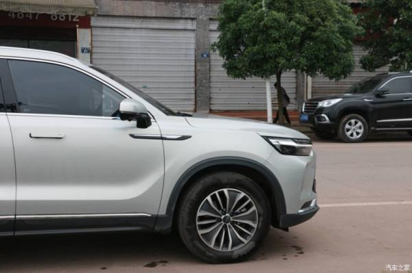 出門自駕，還是要這輛X7舒適一些