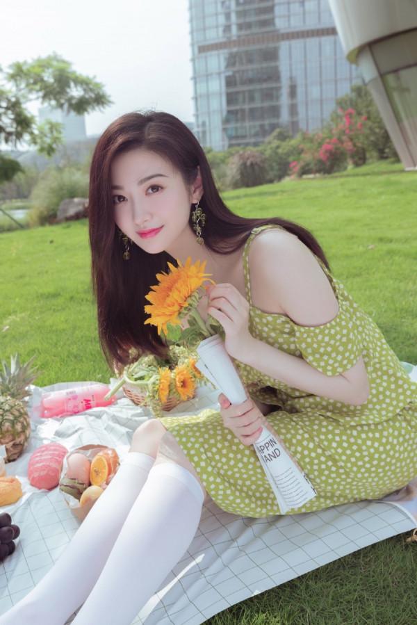 明星穿什麼——冬日必備單品小腿襪 明星穿什麼——冬日必備單品小腿襪