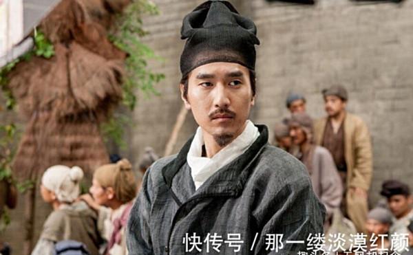 秀才到北京參加考試，拿出了一副對聯，武則天重金換下對聯