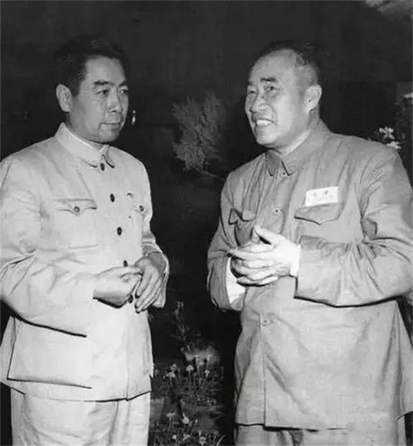 毛主席問：驢走路，先邁左腿還是右腿？衛立煌答不出