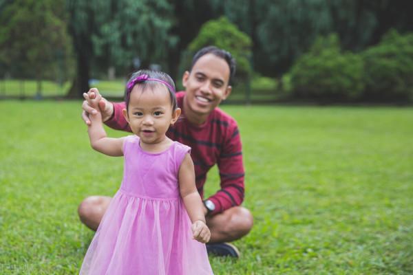 對孩子一定要少表揚多鼓勵