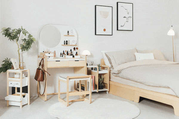 對鏡梳妝,美麗搬上臺面 對鏡梳妝,美麗搬上臺面