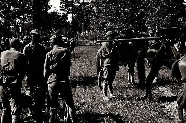 1937年周恩來勞山遇襲，護衛戰士幾乎全部陣亡，是誰在幕後指使？