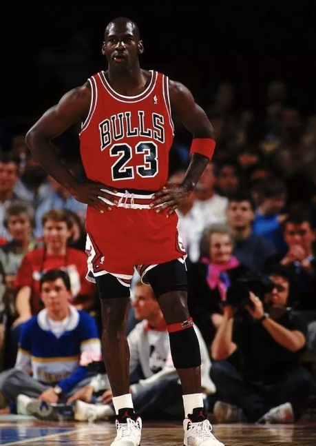 韋德生涯出場數和喬丹相當，對比17項資料，才知道喬丹是有多強