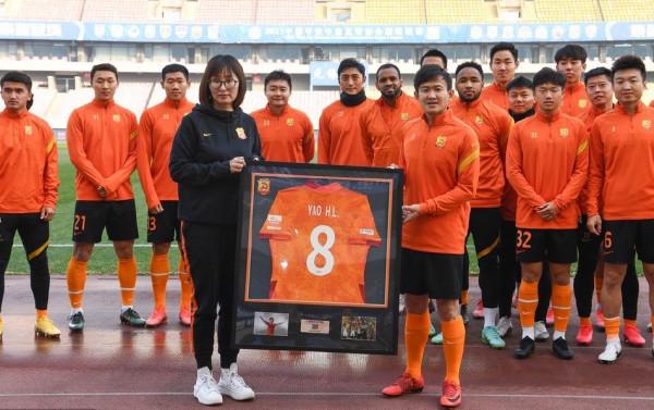 永久封存球衣!中超再造爭議一幕,球迷質疑:球隊還能堅持幾年? 永久封存球衣!中超再造爭議一幕,球迷質疑:球隊還能堅持幾年?