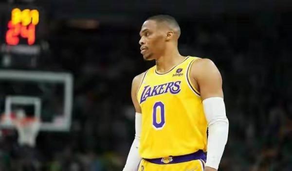 官方實力榜勇士重回第一，比爾恐遭遇歐文式待遇，威少為自己鳴冤