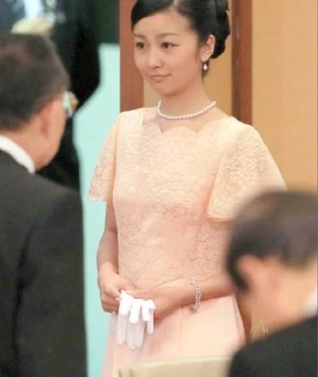 7年前佳子公主首次參加新年祝賀儀式，成全場顏值擔當，靈動嬌俏