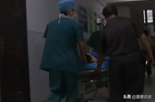 江西8歲女孩患血管瘤，下巴長出長舌狀肉瘤，隨年齡增長垂吊胸前