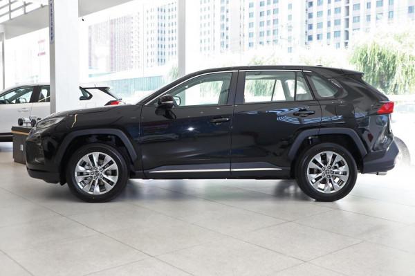 威蘭達：豐田又一精品車！顏值高用料足，關鍵提速穩，適合年輕人