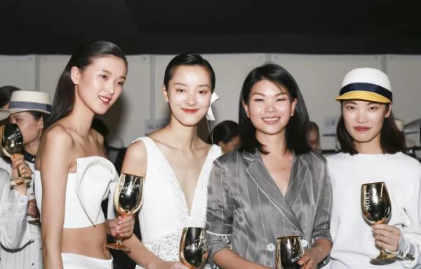 醜小鴨呂燕:20歲成頂級超模,30歲嫁法國貴族,她到底經歷了啥? 醜小鴨呂燕:20歲成頂級超模,30歲嫁法國貴族,她到底經歷了啥?