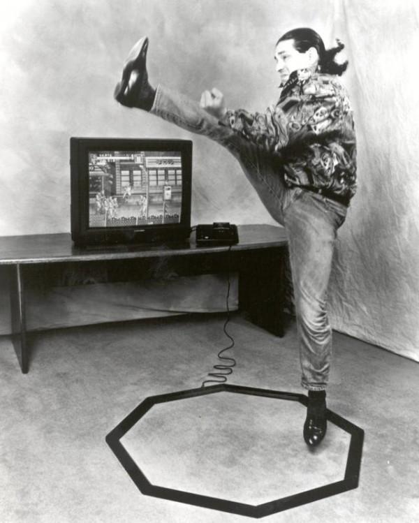 曾經遊戲界的萬年老二，雖然拯救了街機市場，但卻輸掉了主機戰爭