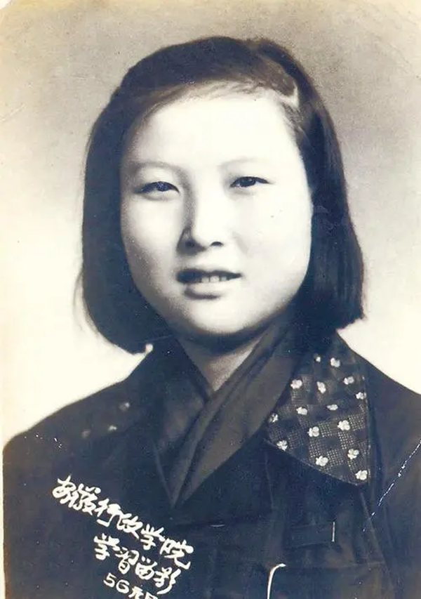 毛主席曾13次接待女英雄龍冬花，為其破例喝酒：你多喝點我少喝點