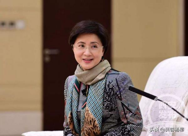 她太美，氣質勝過陳曉旭，容貌堪比張蕾，這些照片是最好的證明