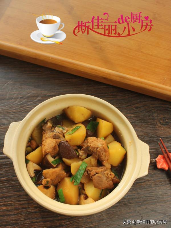 冷天這三樣菜燉在一起鮮美極了，做法也簡單，每次吃精光汁也不剩