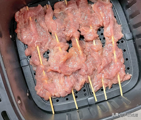 空氣炸鍋帶來的快樂——裡脊肉串、烤魚、排骨 空氣炸鍋帶來的快樂——裡脊肉串、烤魚、排骨