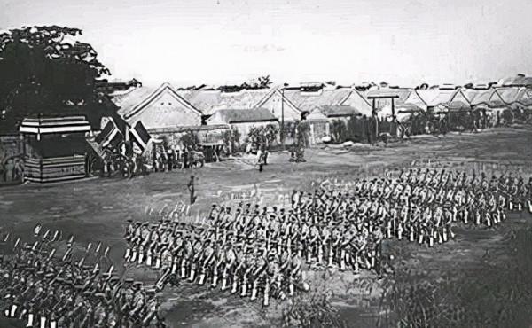 解放後,一位老農走進鄉公所討水,指著毛主席畫像說:那是我的兵 解放後,一位老農走進鄉公所討水,指著毛主席畫像說:那是我的兵