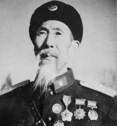 他是唯一參加過清軍、北洋軍、國軍、八路，解放後授銜的軍人