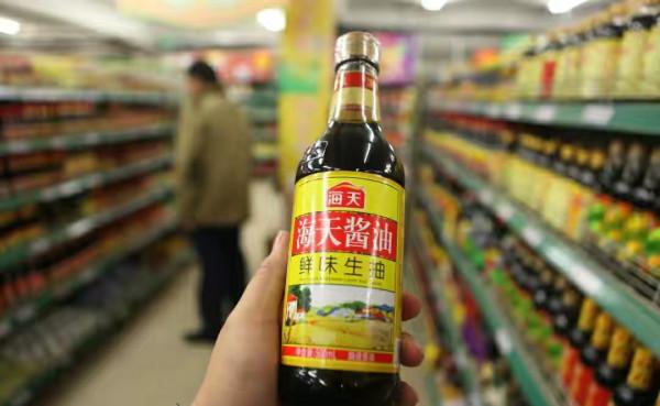 買醬油時，不是越貴越好，瓶身上有這“3行字”，弄懂再買不吃虧