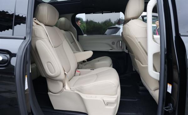 32萬元確定能買到想要的配置?靜態體驗到處都香的豐田賽那 32萬元確定能買到想要的配置?靜態體驗到處都香的豐田賽那