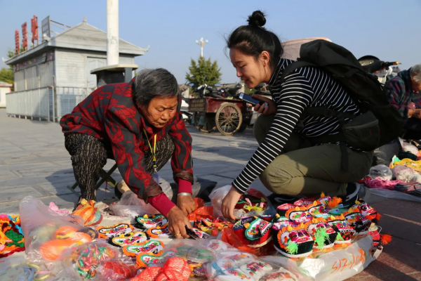 在伏羲陵前,趕一場神奇廟會 在伏羲陵前,趕一場神奇廟會