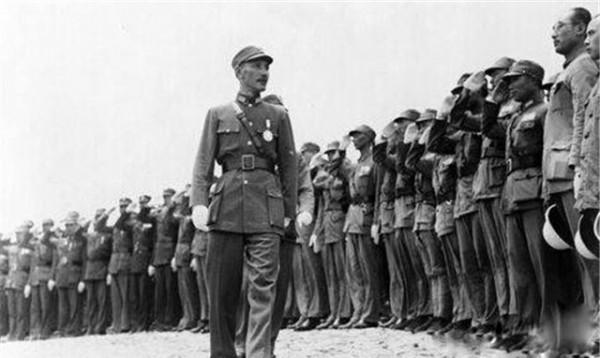 蔣介石率30萬大軍包圍，毛澤東卻原地睡覺3天，事後才知此計真高