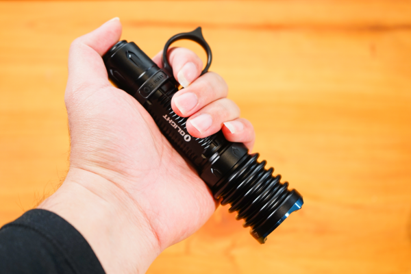 最純粹的戰術手電筒體驗如何？傲雷WARRIOR武士X3首發上手