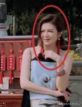 被搶鏡女星表現:關之琳露嫌棄,那英直接硬剛,倪妮放棄表情管理 被搶鏡女星表現:關之琳露嫌棄,那英直接硬剛,倪妮放棄表情管理