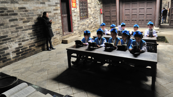 祝英臺女扮男裝入學堂,女孩上學需要扮成男生?古代私塾是啥樣? 祝英臺女扮男裝入學堂,女孩上學需要扮成男生?古代私塾是啥樣?