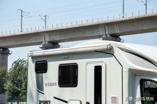 新款大通小頂房車，高2.8米透過率好，內設隱藏床一人一張隨便躺