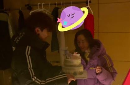 過氣男女明星也住出租屋？成功俘獲張檬芳心的小五，至今買不起房