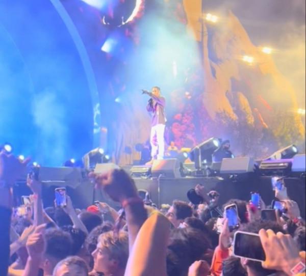 準妹夫演唱會悲劇剛發生兩天,科勒就曬魅力自拍,遭網友激烈批評 準妹夫演唱會悲劇剛發生兩天,科勒就曬魅力自拍,遭網友激烈批評