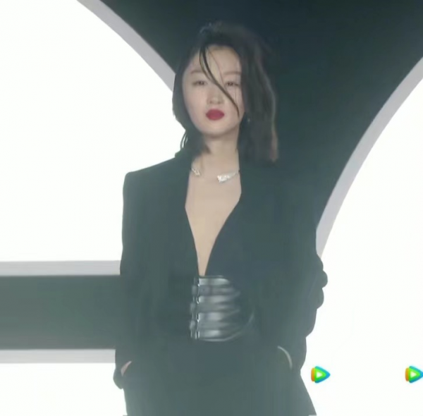 這屆紅毯熱鬧了!新仇舊愛齊聚,何穗槓上baby,鄧倫難忘金晨? 這屆紅毯熱鬧了!新仇舊愛齊聚,何穗槓上baby,鄧倫難忘金晨?