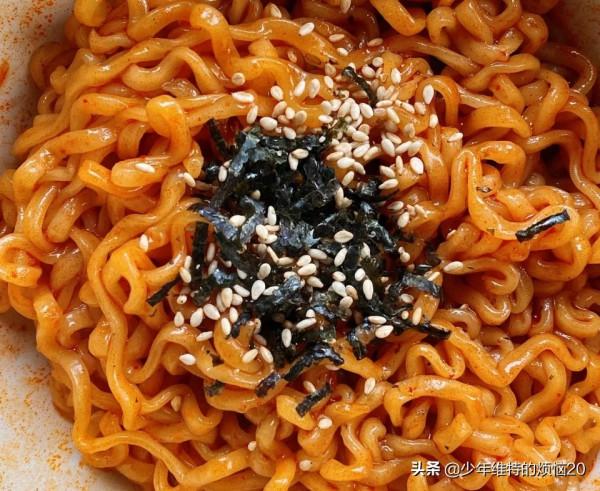 逛超市，這5款速食多囤點，口味獨特，比康師傅好吃，便宜又實惠