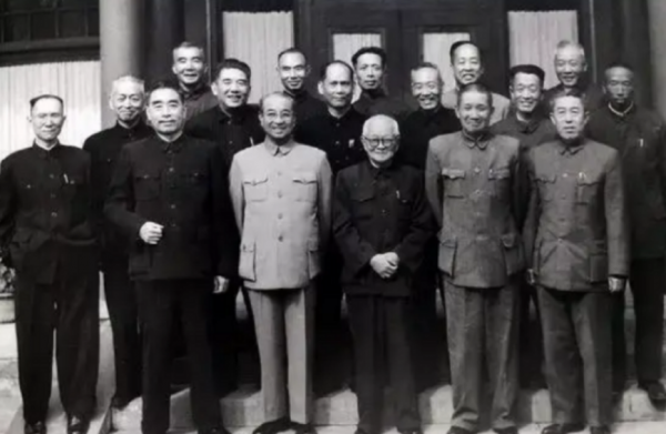 1954年毛主席宴請鄭洞國，鄭洞國遲到，毛主席：你的名字很響亮嘛