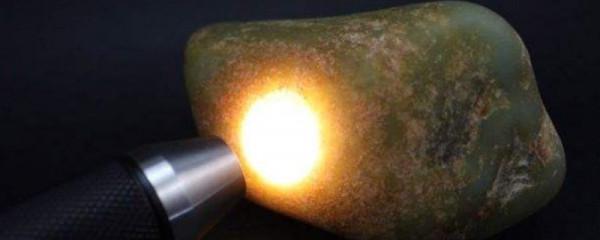 務優玉器鑑定專用手電筒的種類（白光，黃光，紫光）