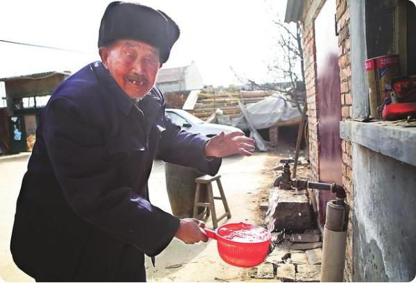 只喝燒開的自來水，不喝桶裝水、礦泉水，結果如何？為你揭曉謎底