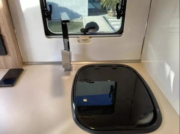 隆翠1號C638雙拓展旗艦版：銀白色車身科幻風拉滿 整合前沿黑科技