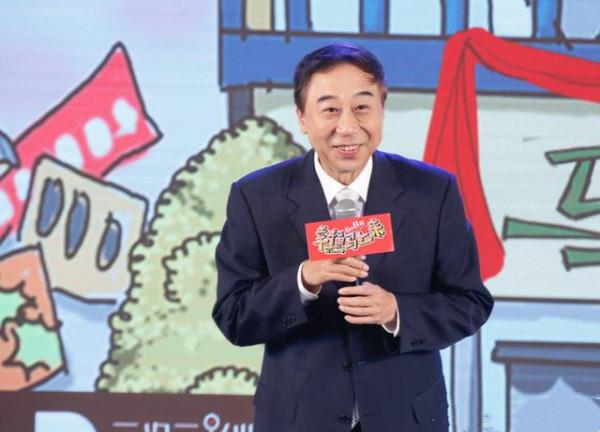 64歲馮鞏：26歲娶初戀，攜手38年，47歲被敲詐，兒子創業當老闆