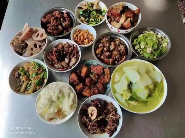 玉溪年味 &vert; 曬曬我家的年夜飯