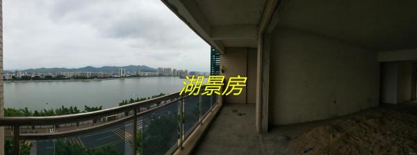 我理想中的“湖景房”戶型，坐在客廳裡就能見湖見景，想想就開心