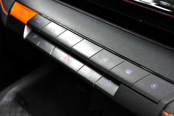 試駕即將上市的長安UNI-V：個性十足 效能更佳