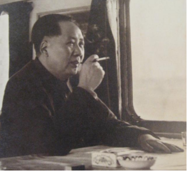 1988年，中央決定授予鄧公&OpenCurlyDoubleQuote;一級上將&rdquo;，他卻用行動致敬了毛主席