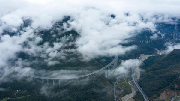 “超級工程”助力中國西部崛起 “超級工程”助力中國西部崛起