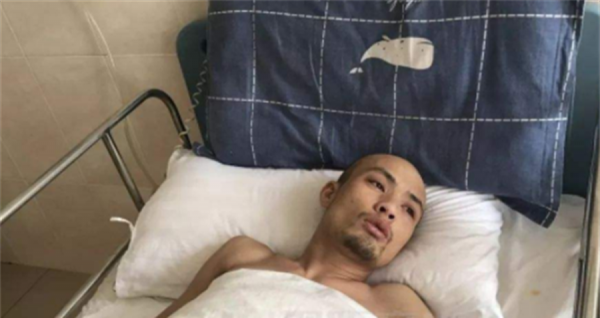 3年前父親意外癱瘓，4歲男孩獨自扛起家庭重擔，如今登上央視舞臺